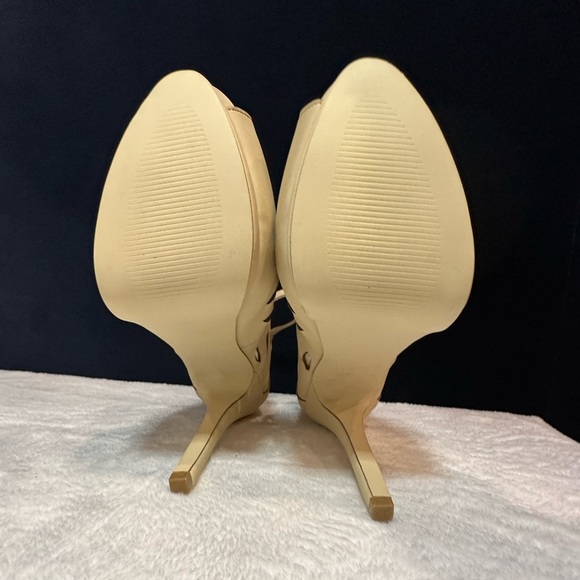 JustFab - Geometric Cream High Heels - Picture 3 of 3
